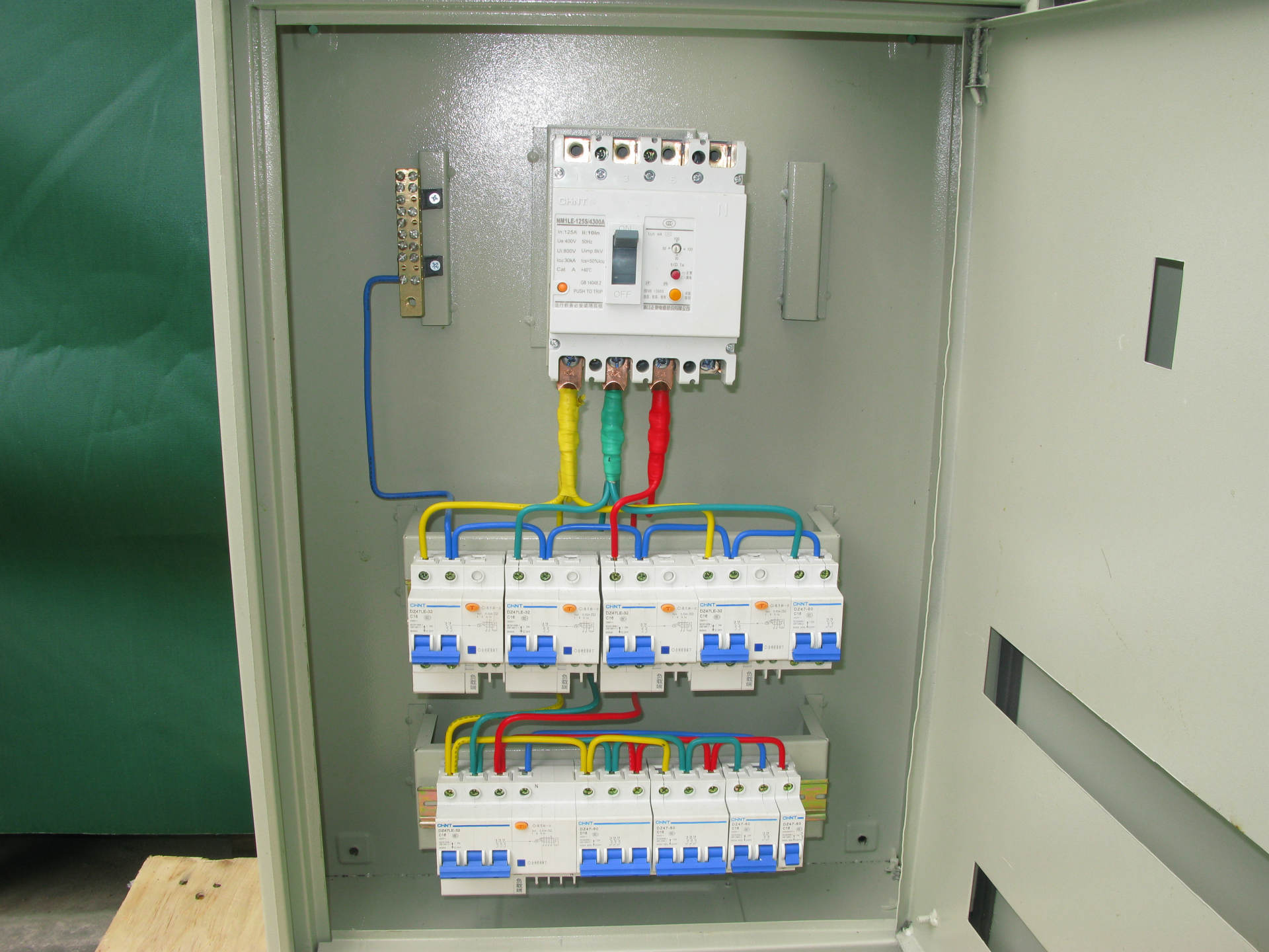 探索高效與智能 TA-ZKG多功能電氣配電箱PLC控制系統在機電設備中的應用
