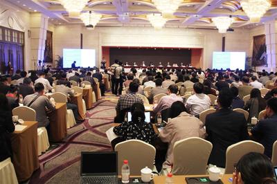 智慧教育新篇章 全國館長會議引領(lǐng)未來，萬朋科技展位獲中央電教館館長視察認可